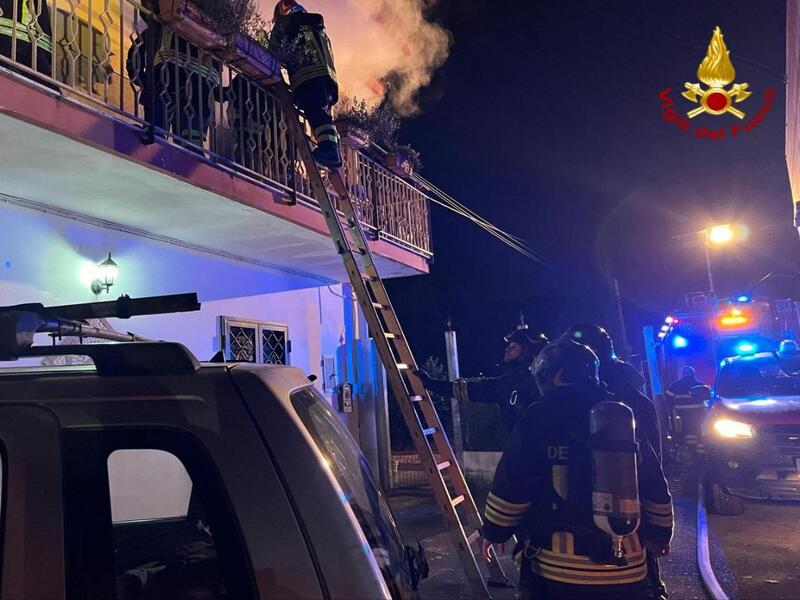 Torre del Greco, fuga di gas in una palazzina: due morti