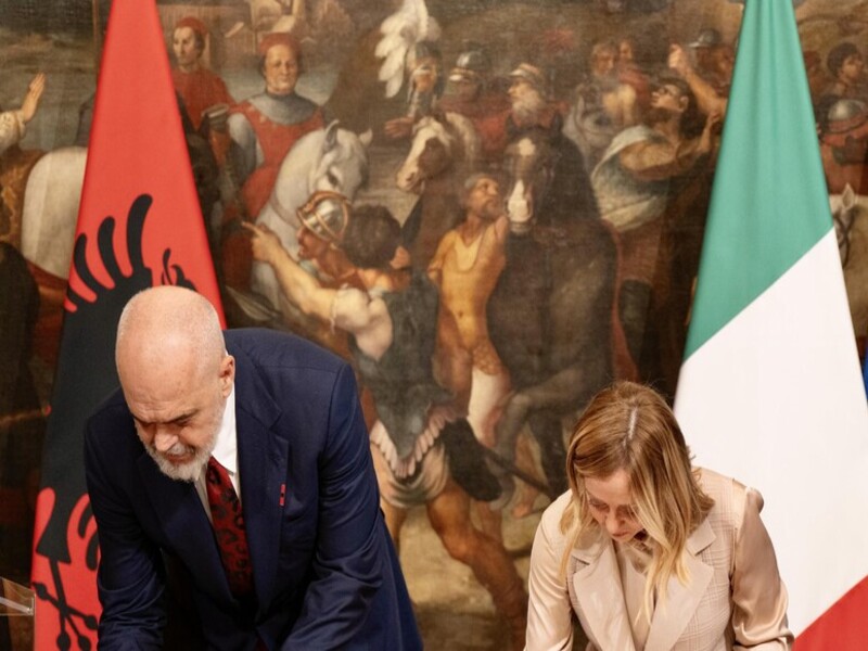 Migranti, Parlamento Albania approva l’accordo con l’Italia