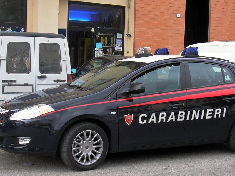 Un operario muore colpito da un albero
