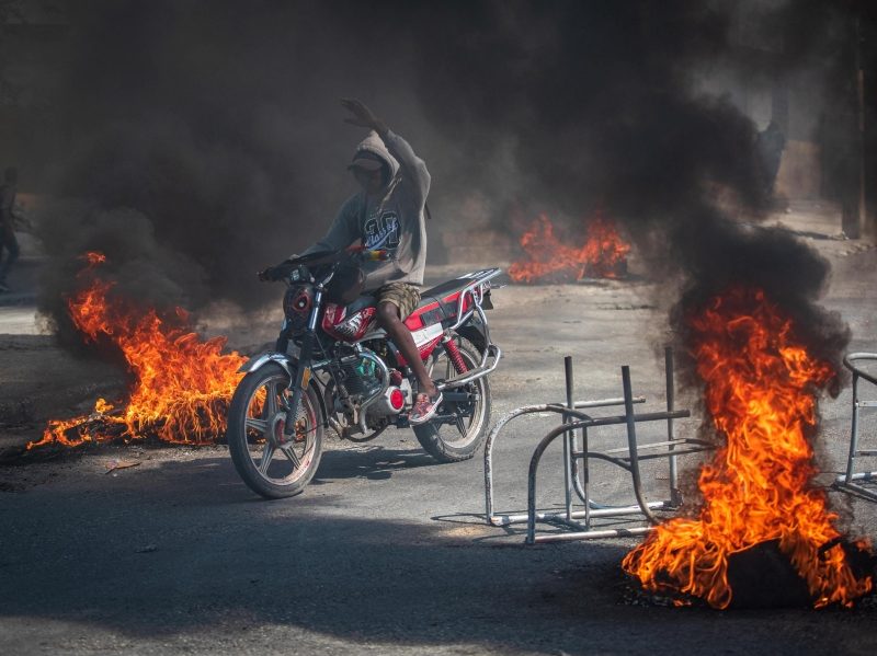 Haiti, dichiarato lo stato di emergenza: le bande attaccano un altro carcere