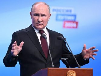 Putin al quinto mandato con un risultato mai visto: «Nessuno può sconfiggerci»