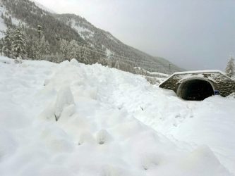 Alto Adige, 16enne muore travolto da una valanga