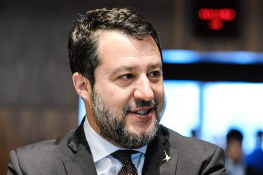 Migrante ucciso dalla polizia, polemiche su Salvini