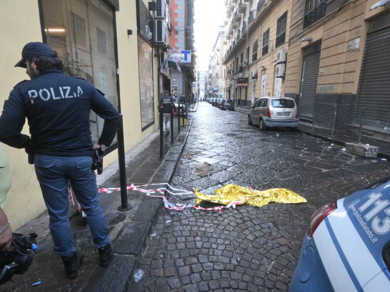 Sparatoria a Napoli: 15enne ucciso, due minorenni feriti