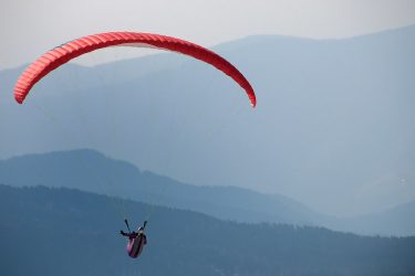 Sicilia, padre e figlia si schiantano in parapendio: morto il 57enne