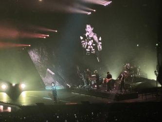 Tananai: «Io benedetto dalla fortuna e privilegiato». Al Forum show di energia e romanticismo