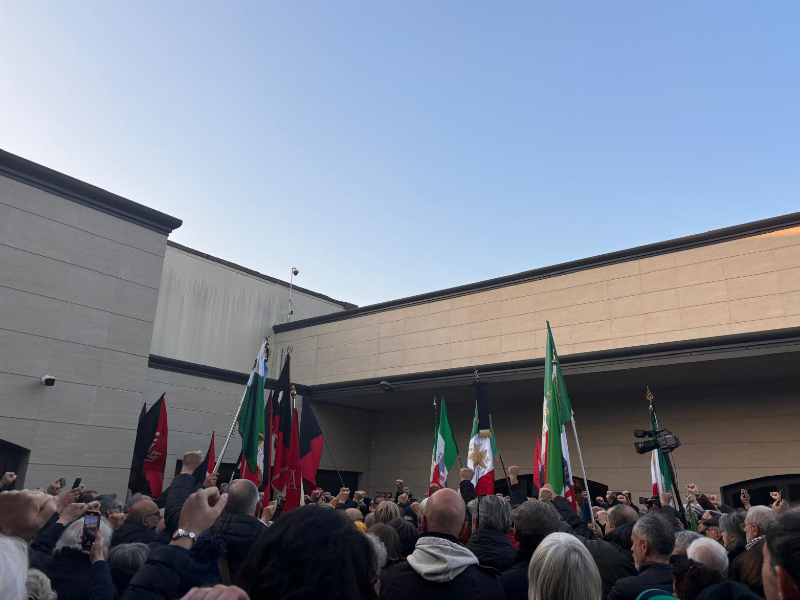 Licia Pinelli, bandiere anarchiche e partigiane per l’addio alla «prima donna italiana a denunciare un questore»