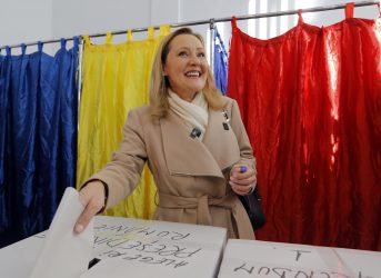 Romania, gli exit poll delle elezioni parlamentari: socialdemocratici in vantaggio, l’Aur di estrema destra al 19%