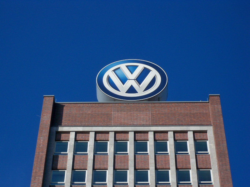 Volkswagen, al via gli scioperi. Il sindacato: «Rischio di una lotta mai vista»