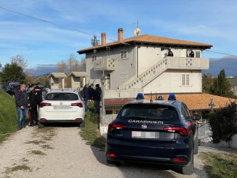Femminicidi: uccide la moglie, poi tenta il suicidio