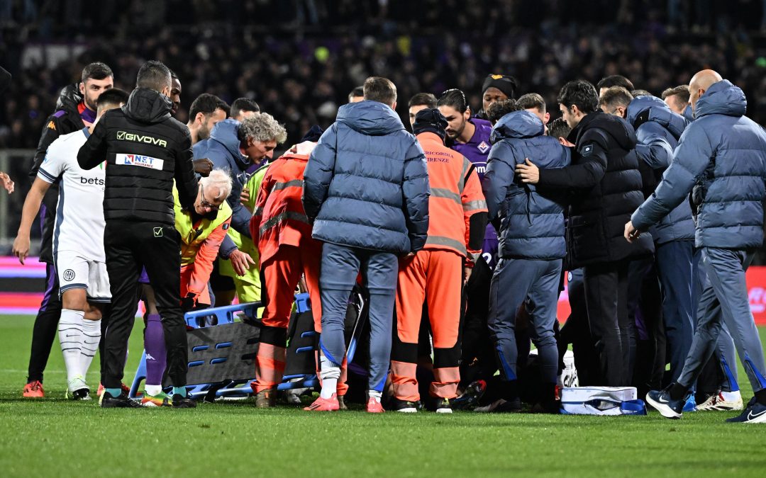 Bove e il malore in campo durante Fiorentina-Inter: è fuori pericolo, è sveglio e risponde alle domande