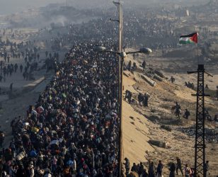 Gaza, stop alla distribuzione di aiuti umanitari nella Striscia