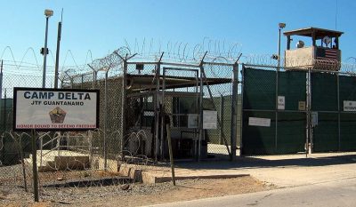 Stati Uniti, Trump vuole creare un centro per 30 mila migranti a Guantanamo