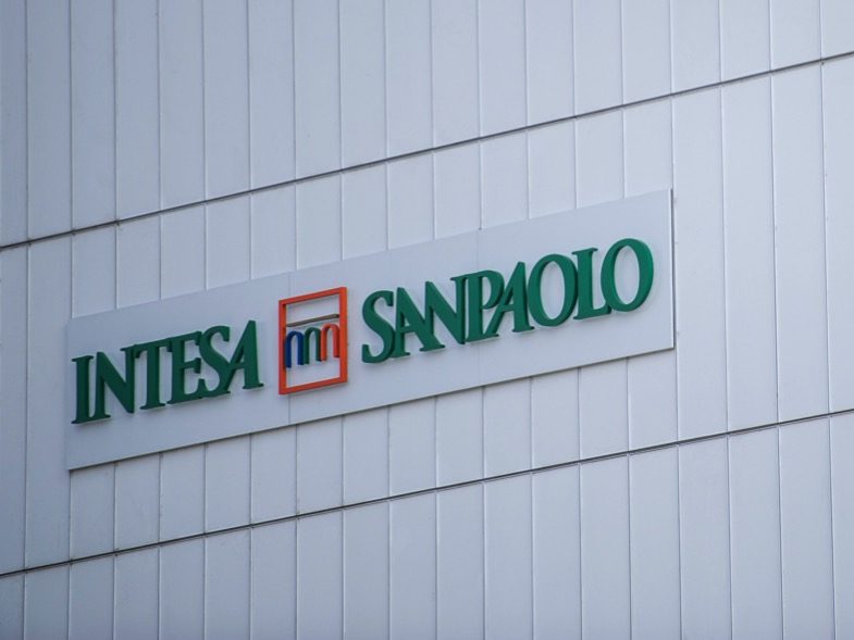 Banche italiane, il record di Intesa: utile di 8.7 miliardi nel 2024, il più alto di sempre