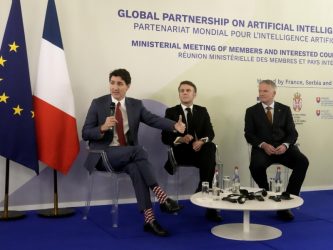 Al via a Parigi il summit sull’intelligenza artificiale. Macron: «Francia ed Europa al centro della rivoluzione»