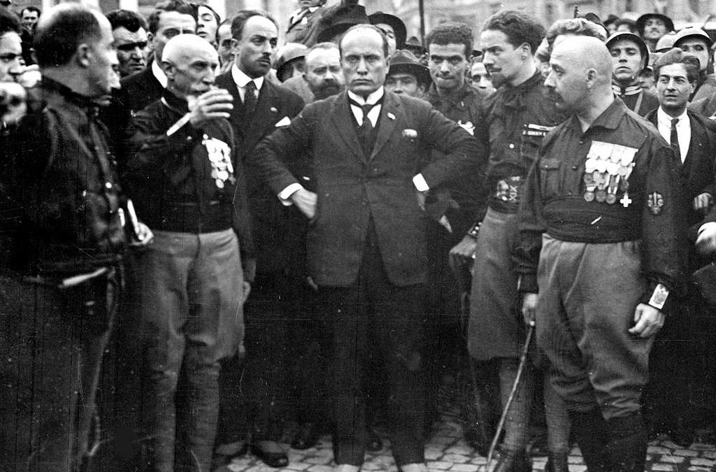 Salò toglie la cittadinanza onoraria a Mussolini. Il Duce è però ancora un “bolognese illustre”