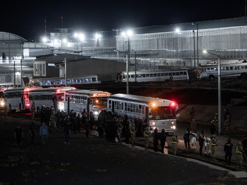 Trump deporta centinaia di venezuelani: nuovo scontro con la giustizia Usa. In ballo una legge del ‘700