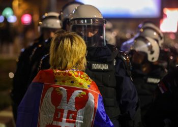 A Belgrado almeno 300mila in piazza contro il governo, il presidente Vucic: «Accetterò il verdetto del popolo»