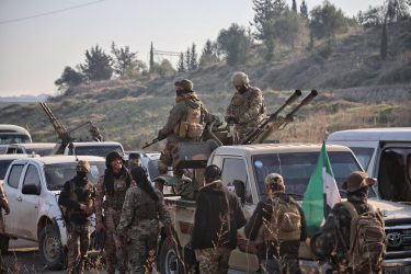 Siria, scontri tra le forze armate governative e i fedeli di Assad: è strage di alawiti