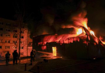 Pioggia di droni in Ucraina, mentre i colloqui tra Usa e Russia rimangono in stallo