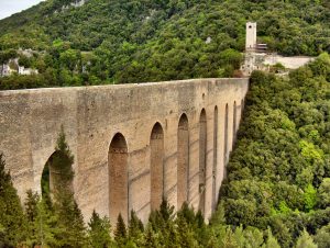Il Ponte delle Torri a Spoleto (foto Wikimedia Commons)