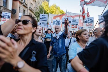 A Buenos Aires le proteste degli over 60 per i tagli alle pensioni: scontri con la polizia e feriti