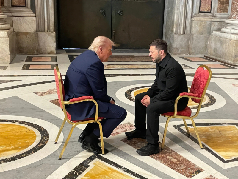 Ucraina, Trump stringe sulla tregua: «Zelensky vuole un accordo. Putin? Mi sta prendendo in giro»