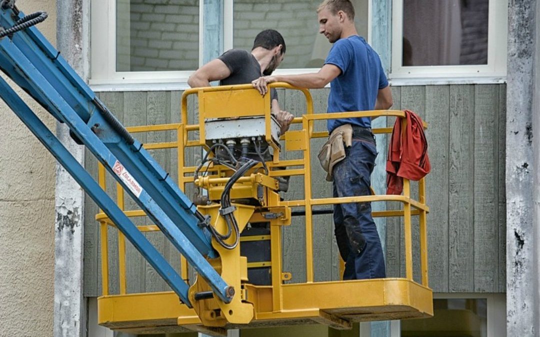 Lavoro, case di moda e supermercati accusati di praticare caporalato