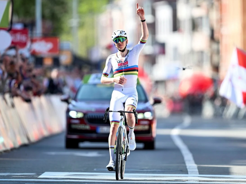 Pogacar trionfa alla Liegi-Bastogne-Liegi, tre atleti italiani in top10