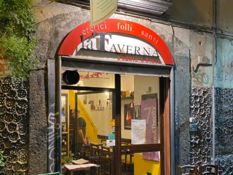Turisti israeliani a Napoli: «Cacciati da un ristorante per antisemitismo». La titolare: «Campagna d’odio»