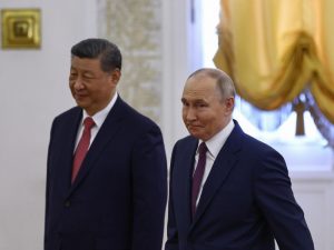 Xi Jinping e Putin a colloquio a Mosca nell'occasione dei festeggiamenti per gli 80 anni dalla vittoria della Seconda Guerra Mondiale