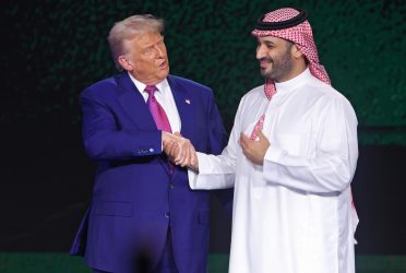 Tutti gli affari (sauditi) del presidente: Trump raccoglie investimenti per 3.200 miliardi nel golfo arabico