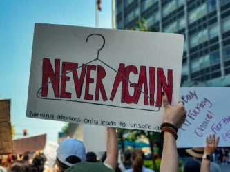 Diritto all’aborto: in Sicilia un decreto impone l’assunzione di medici non obiettori