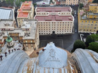 Al via la seconda giornata del Conclave: un’altra fumata nera poco prima delle 12
