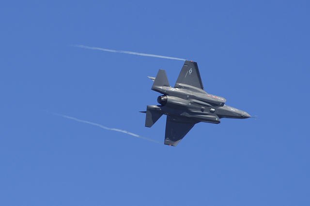 Gli Usa vogliono entrare in guerra? Dall’aragosta all’aereo dell’apocalisse, i segnali