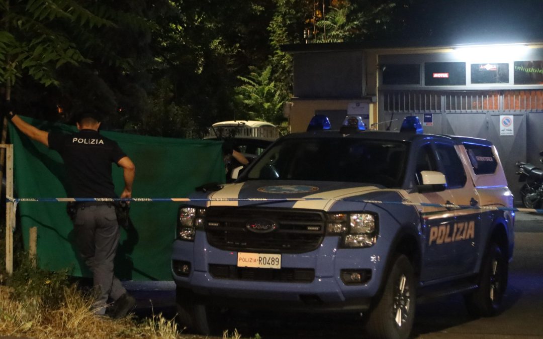 Milano, sconosciuta trovata morta in un’auto, indagini in corso