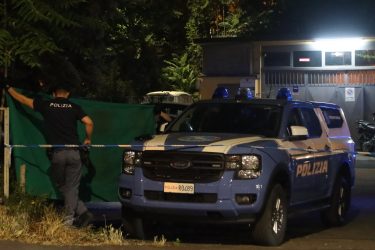 Milano, sconosciuta trovata morta in un’auto, indagini in corso