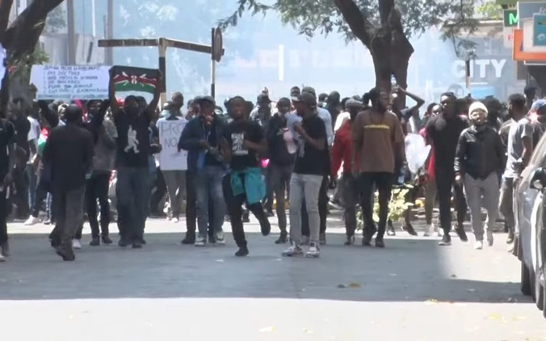 Kenya: ancora tensione, otto morti negli scontri tra manifestanti e polizia
