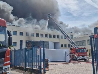 Incendio all’università della Tuscia di Viterbo: studenti e professori allontanati dalla sede