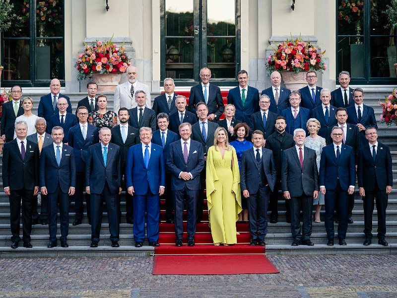 Vertice Nato all’Aja, accordo per il 5% del Pil sulla difesa. Trump: «Vittoria monumentale»