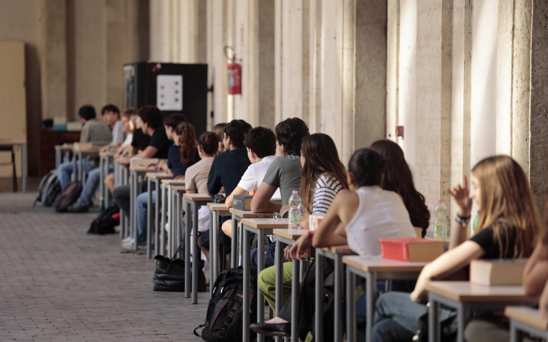 Maturità 2025: la riflessione sul “rispetto” la traccia preferita al tema, Cicerone al classico nella seconda prova
