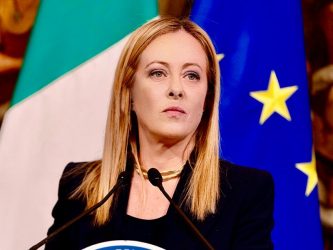 Meloni sente Mattarella e i leader europei: «Soluzione politica alla guerra in Iran»