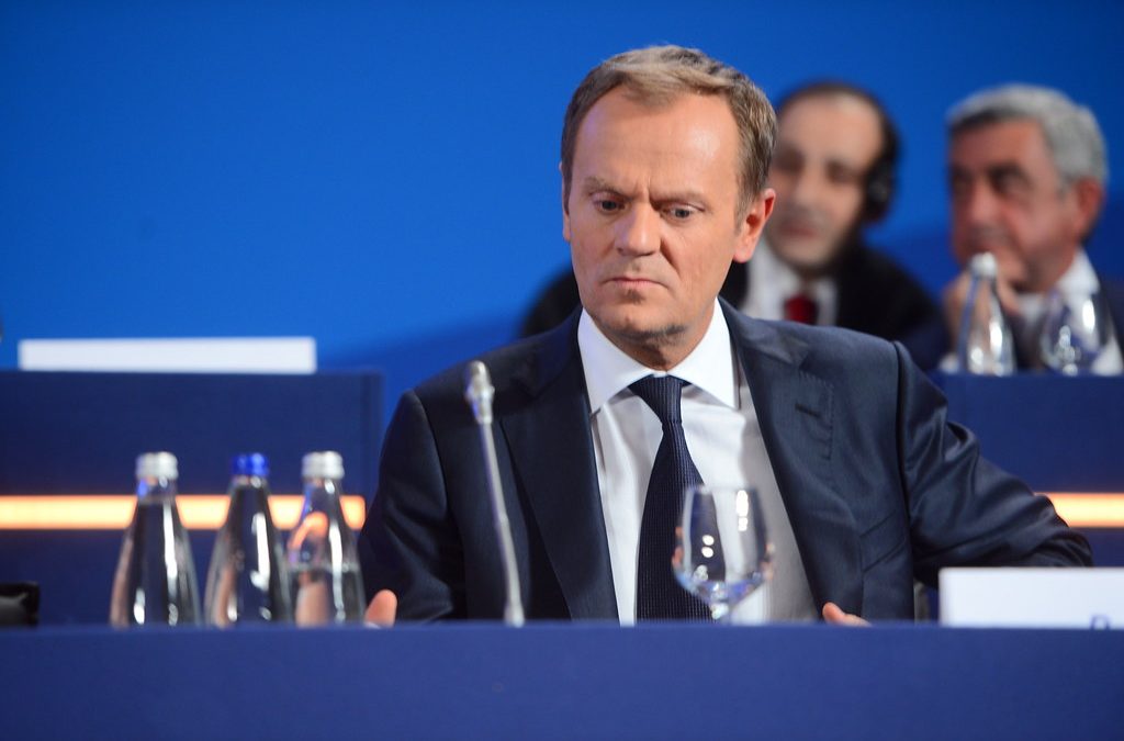 Polonia, il filoeuropeista Tusk riottiene la fiducia del Parlamento e resta al governo