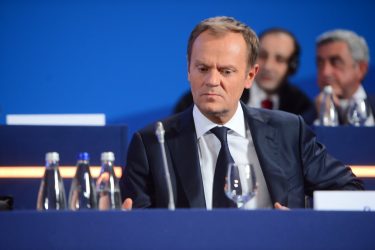 Polonia, il filoeuropeista Tusk riottiene la fiducia del Parlamento e resta al governo