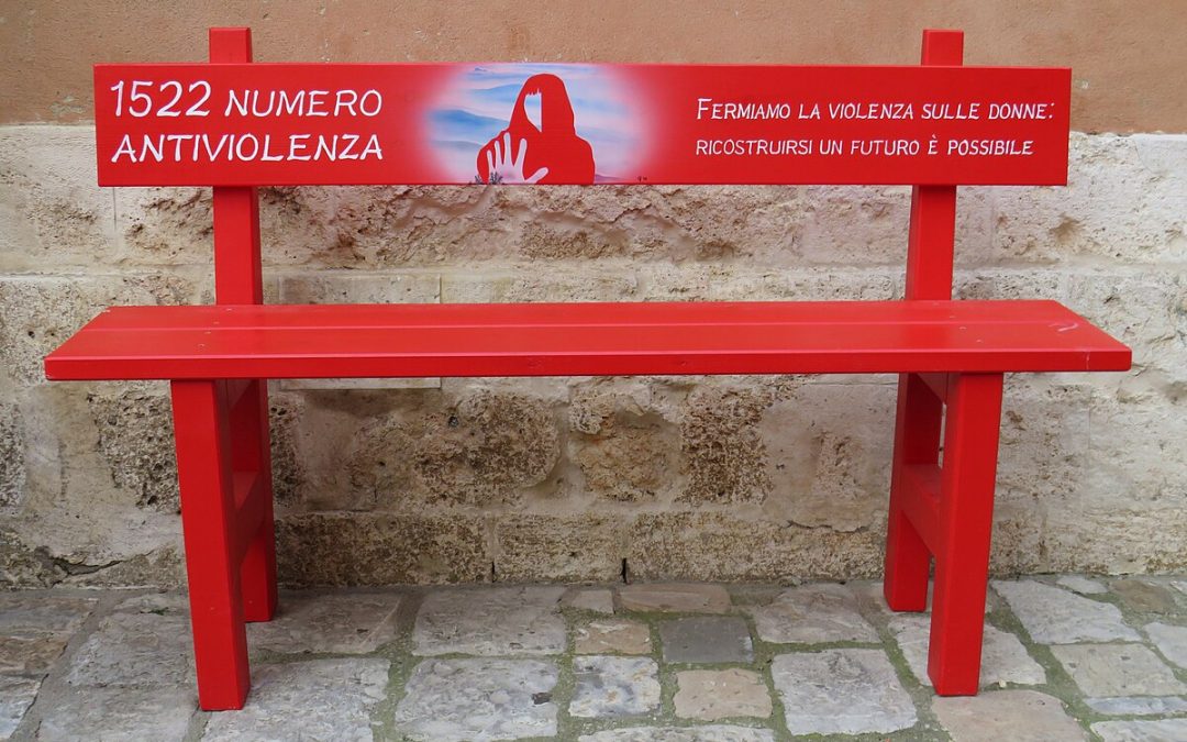 Violenza di genere, per gli over60 italiani è ancora «colpa delle donne»