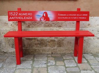 Violenza di genere, per gli over60 italiani è ancora «colpa delle donne»