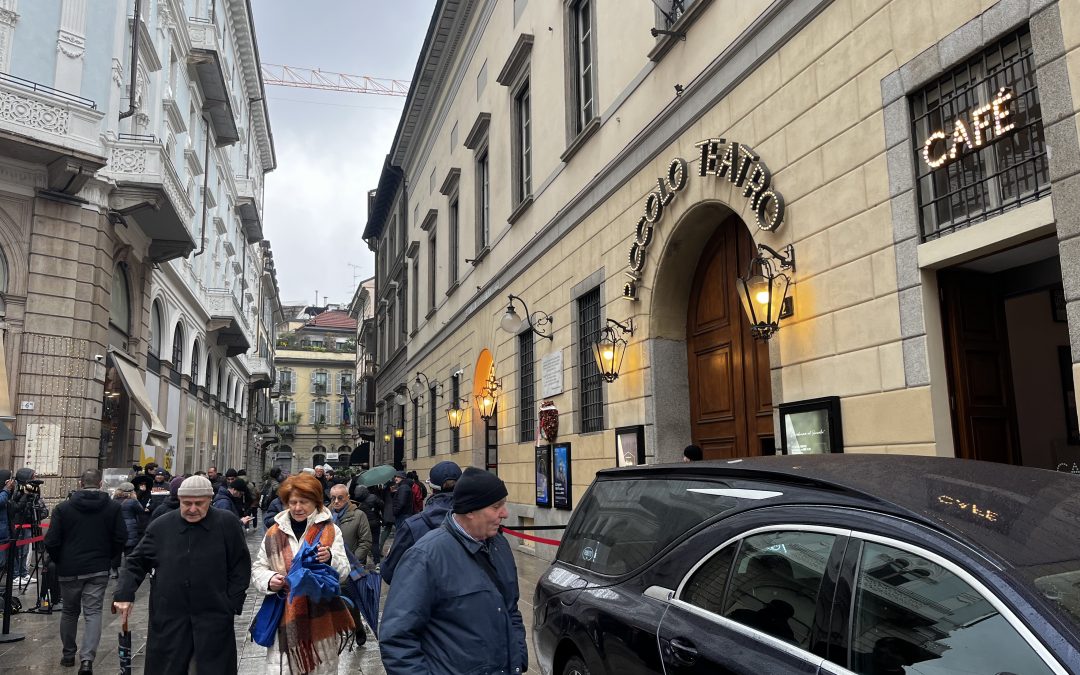 «Vanoni è Milano»: l’ultimo addio al Piccolo Teatro