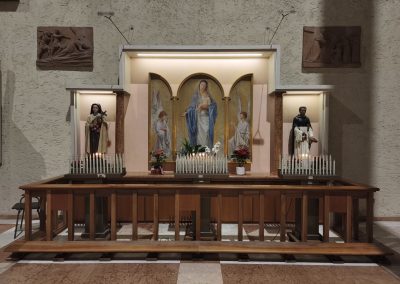 Un particolare all'interno della chiesa di Cristo Re