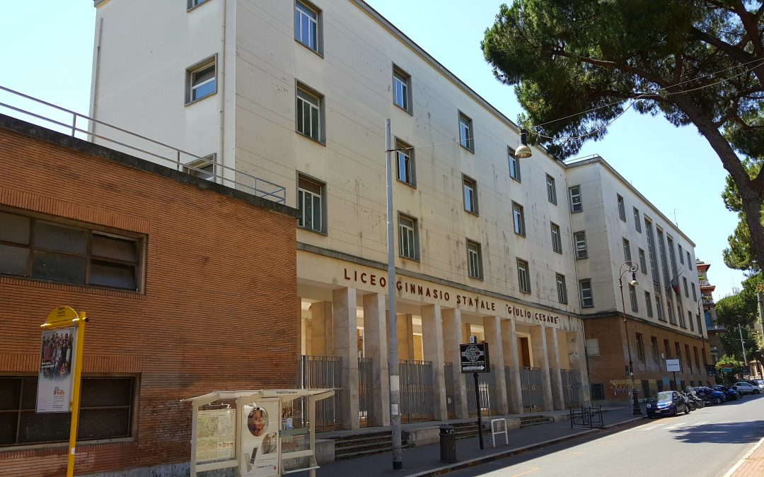 “Lista stupri”: otto nomi di ragazze scritti sui muri del liceo Giulio Cesare di Roma
