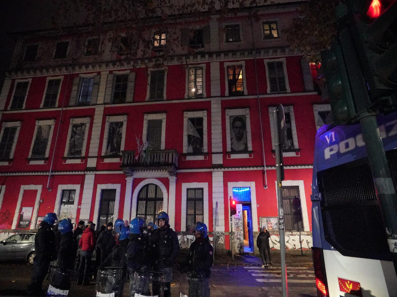 A Torino sgomberato il centro sociale Askatasuna dopo l’assalto alla redazione de La Stampa